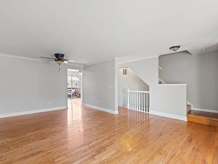 10747 Brice Ct — Photo 3