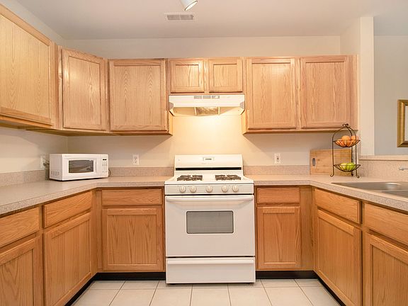 3rd image of 1109 Joyce Ln
