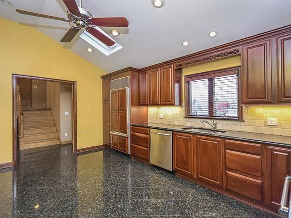 5th image of 10 Scott Pl