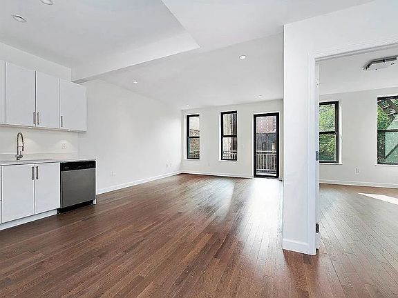 3rd image of 44 E End Ave APT 5F