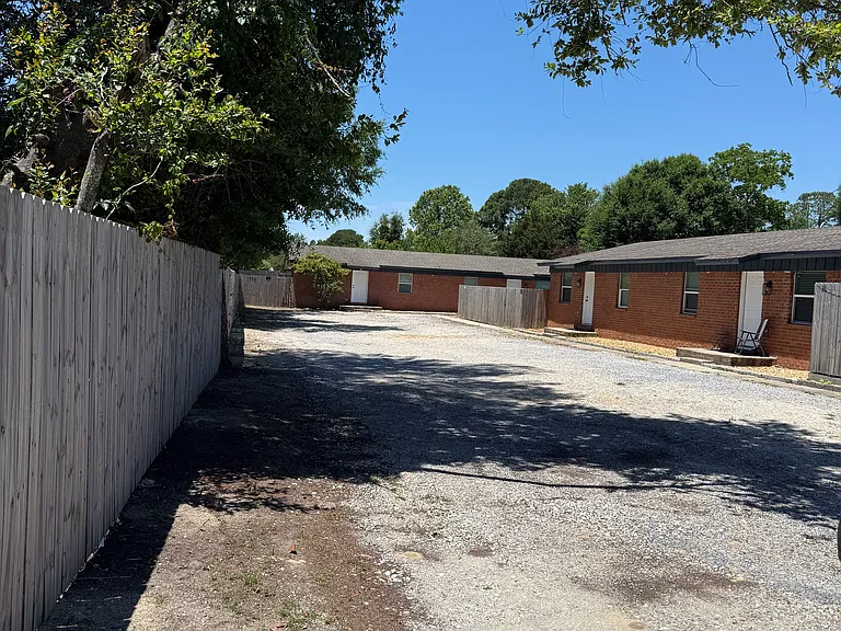 706 Shady Lane Dr #D — Photo 15
