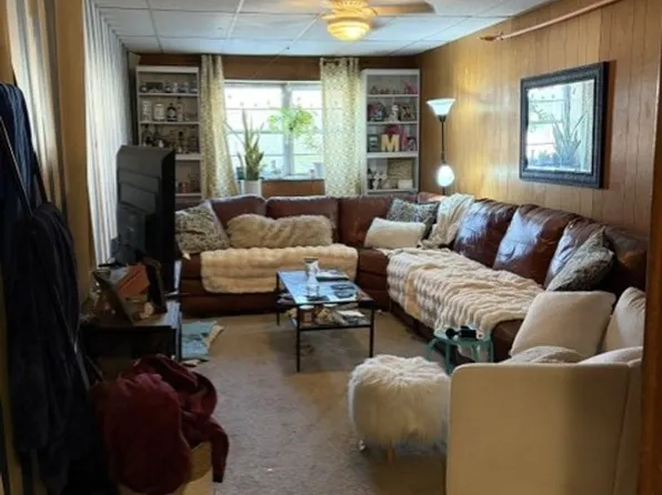 732 1/2 Massachusetts St, 732 1/2 Massachusetts St #1B-1Ba-710Sqft, Lawrence, KS 66044