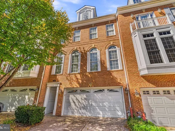 4076 Clovet Dr #27, Fairfax, VA 22030