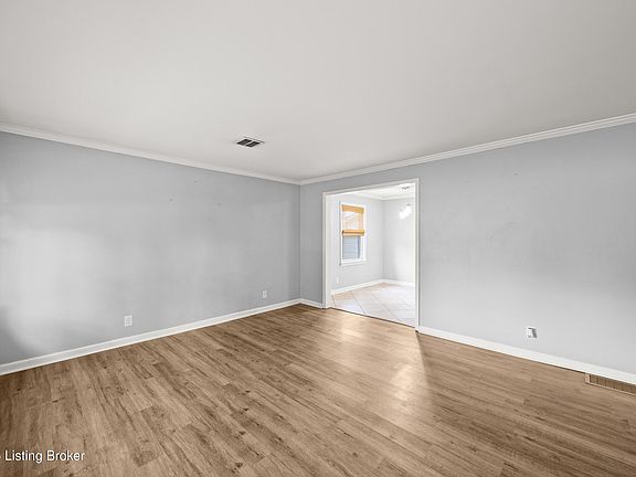 4th image of 5593 Dorinda Dr