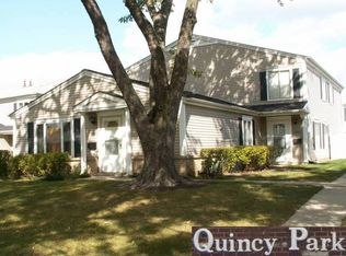 722 E Old Willow Rd, Prospect Heights, IL
