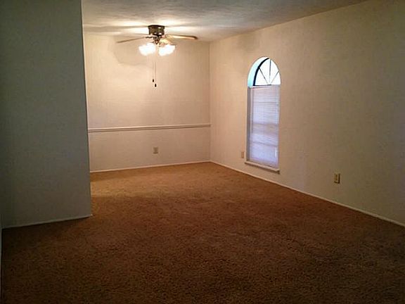 3rd image of 3317 Collins Blvd