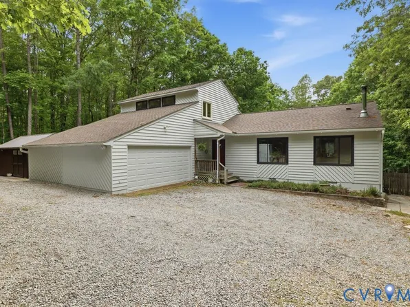 1061 Turkey Ridge Dr, Moseley, VA 23120