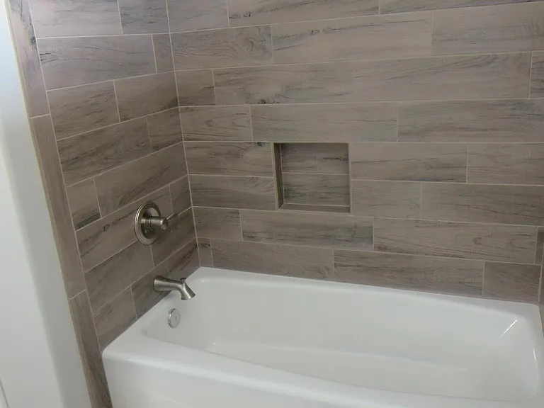 2nd Bathroom Tile Tub/Shower