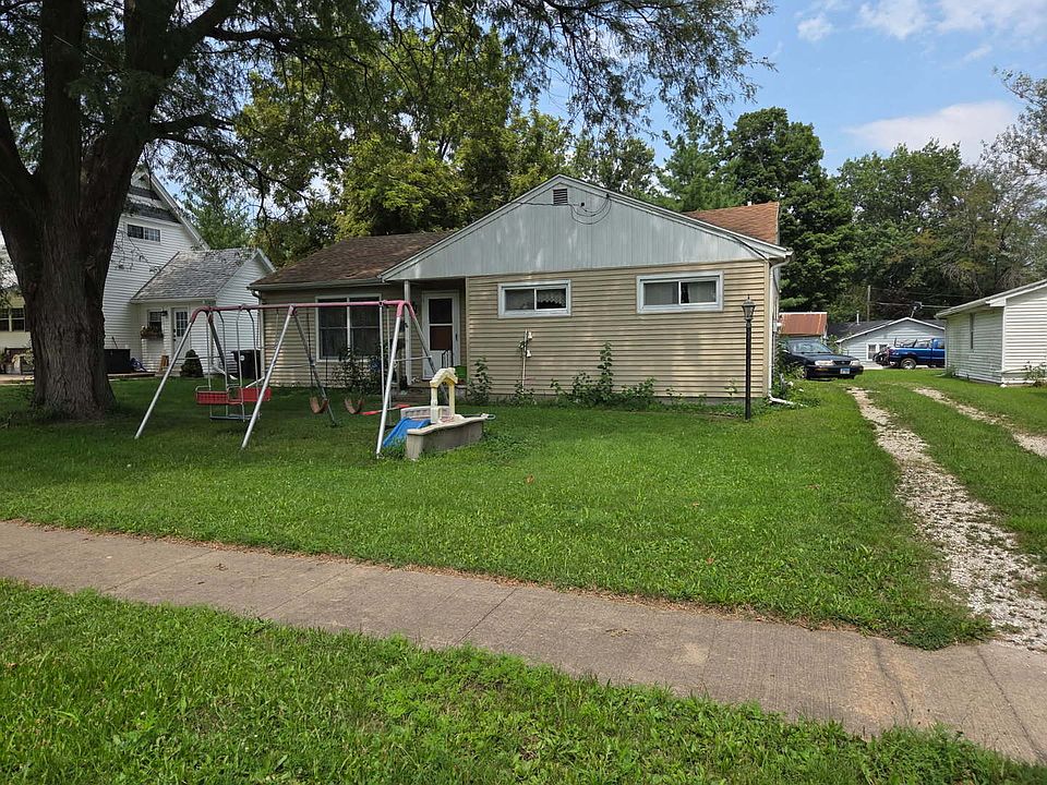 1st image of 825 Locust St