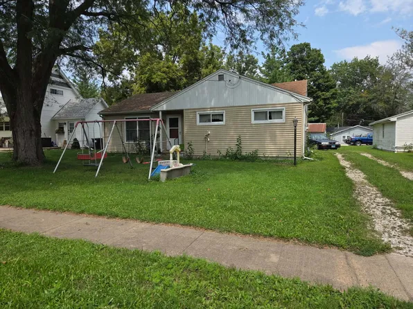 825 Locust St, Carthage, IL 62321