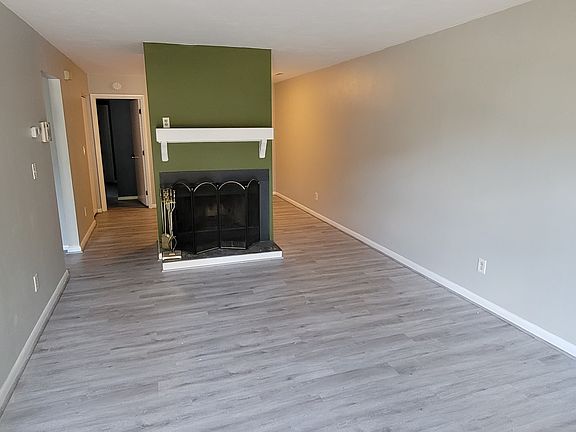 5th image of 3926 Roebling Ln