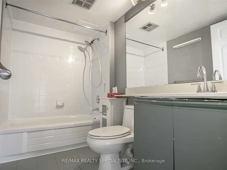 45 Kingsbridge Garden Cir #601 — Photo 11