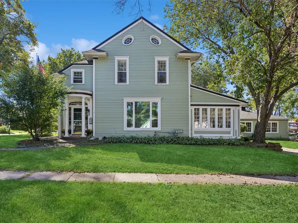 402 W Montgomery St, Knoxville, IA 50138