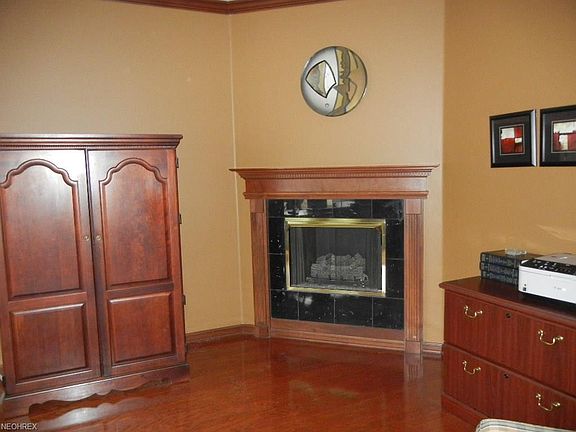 4th image of 8466 Camden Ct