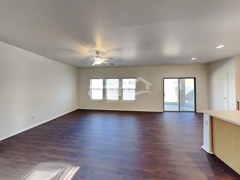 18541 W Valerie Dr — Photo 4