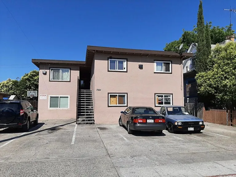 7331 Alexander St #3 — Photo 12