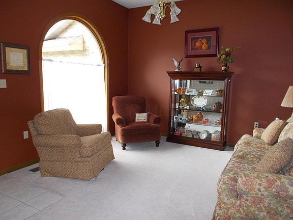 5th image of 520 Northfield Dr