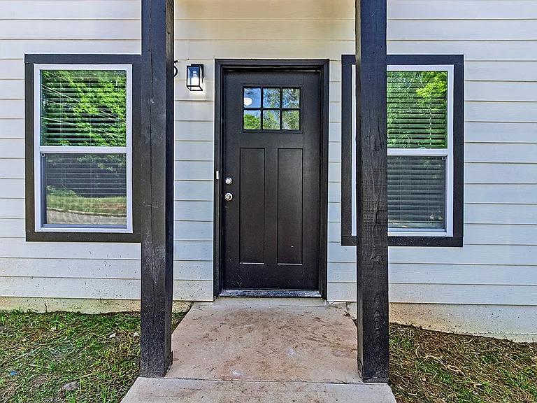 2065 Freeman St — Photo 9