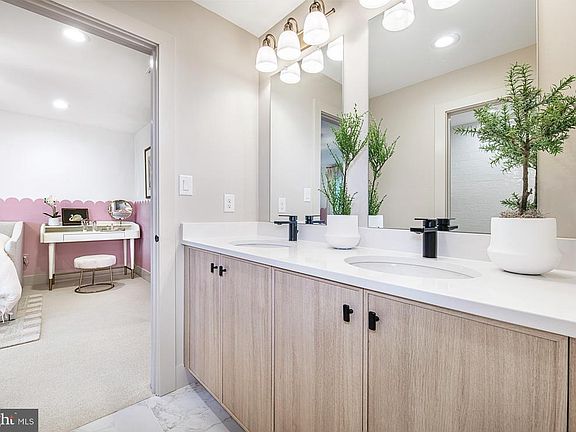 5th image of 207 Kelly Ct