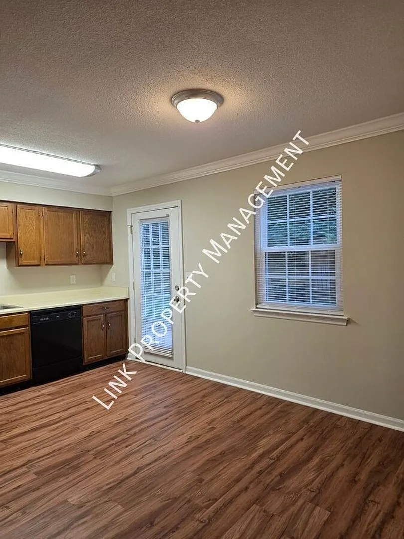 5364 Haisten Court — Photo 4