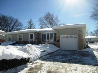 1331 E Gloria Dr, Palatine, IL 60074