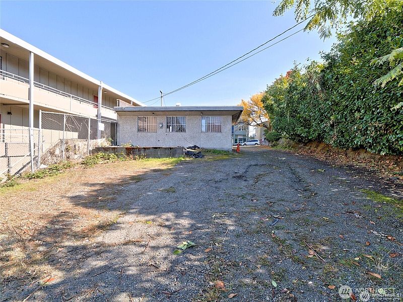 4th image of 6517 35th Avenue SW