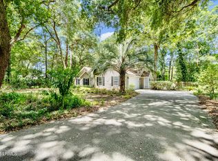 663 Sams Point Rd, Beaufort, SC 29907