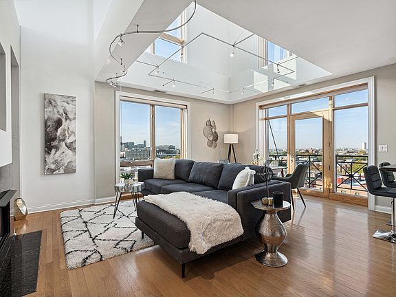 2nd image of 1444 N Orleans St #Penthouse 9