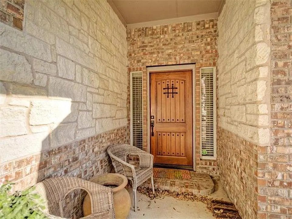 4 bed, 2.0 bath, 2149 sqft, $2,200 — Photo 4