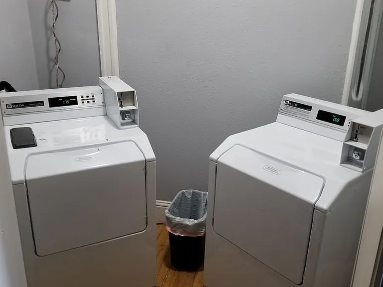 Rare Highlands Location w/ Parking Spot & Laundry On-Site! 32nd & Lowell — Photo 10