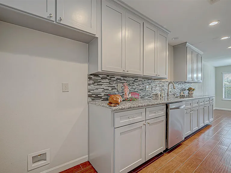2022 Highland Hills Dr — Photo 17