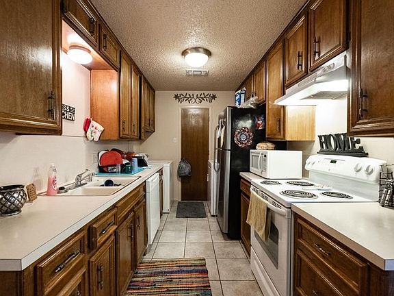 4th image of 822 N Elkhart Ave