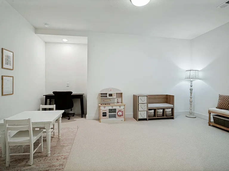 1046 Bearing St — Photo 23