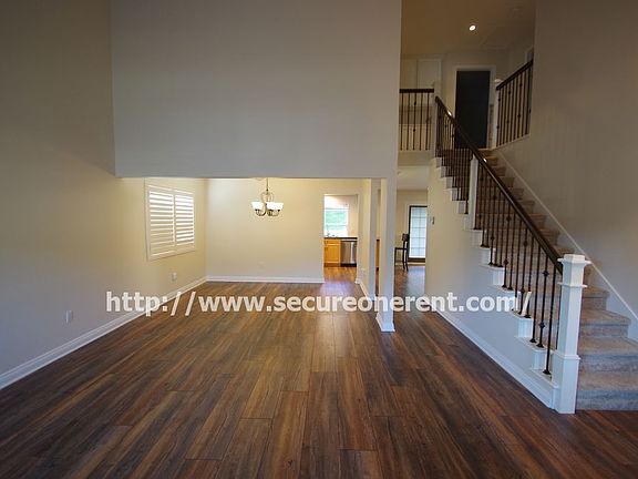 4th image of 419 Sundance St
