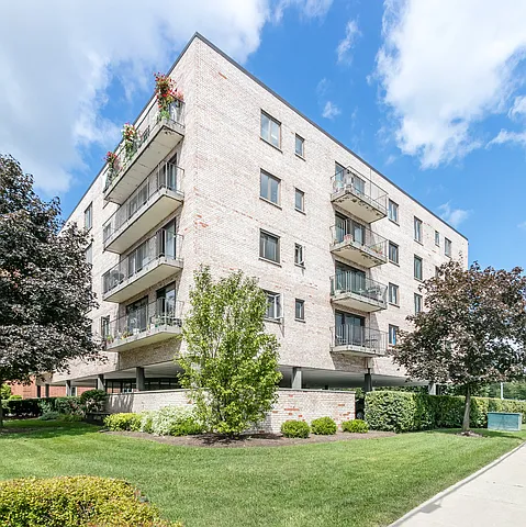 1660 E Thacker St APT 3F photo 1
