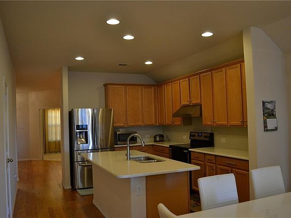 3rd image of 4708 Meadow Green Trl