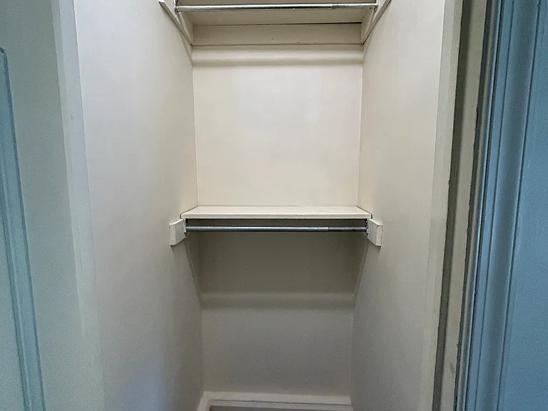 434 W Walnut St — Photo 18