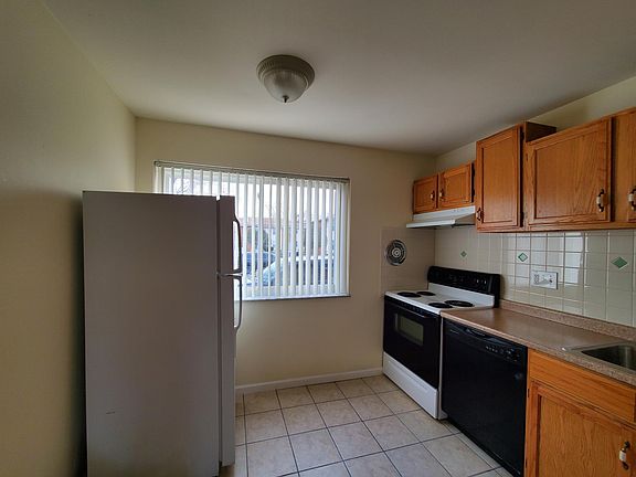 4th image of 782 Thompson Dr Floor 1