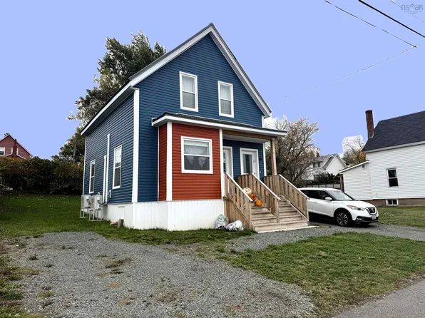 10 Pioneer St, Springhill, NS B0M 1X0