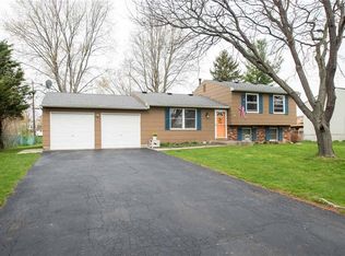 12 Twin Oak Dr, Rochester, NY 14606