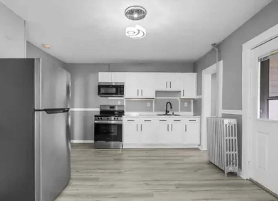 12 Newman St #1