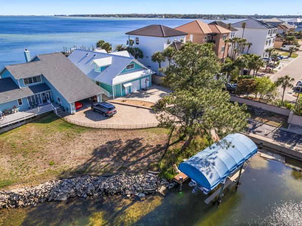 101 Starboard Ln, Shalimar, FL 32579