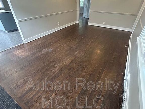 3rd image of 2314 S Maywood Ave