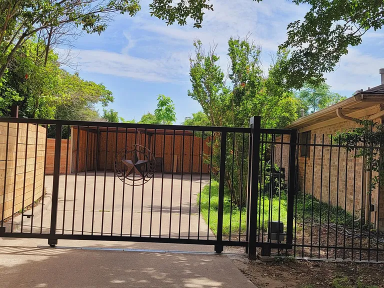 10796 Morning Glory Dr — Photo 3