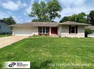 885 Torino Dr, Ballwin, MO