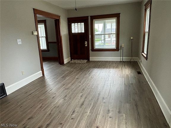 4th image of 34 Townsend Ave