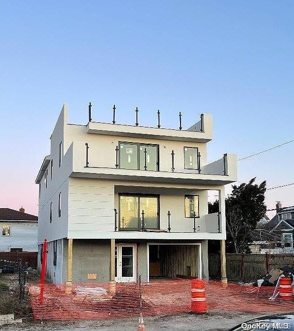 1st image of 214 Lindell Boulevard