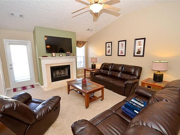 Great Room with Vaulted Ceiling
