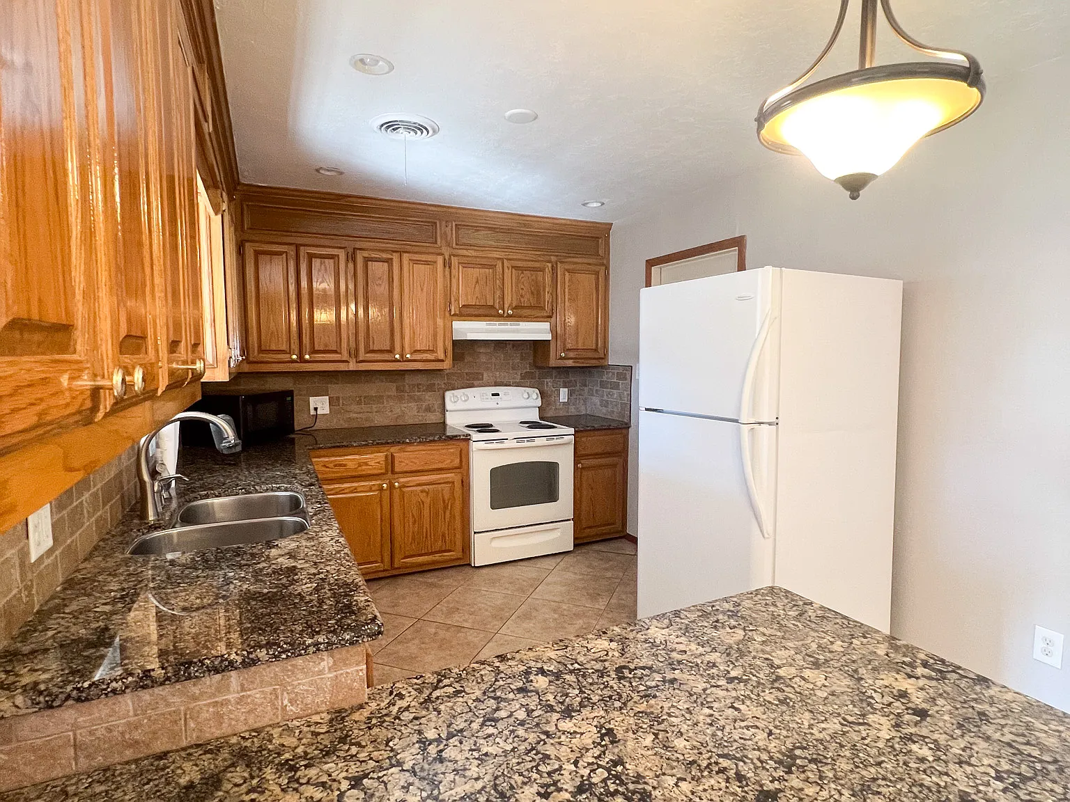 3 bed, 1355 sqft, $1,250 — Photo 4