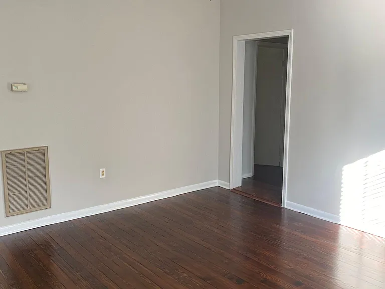 221 N Lee St — Photo 11